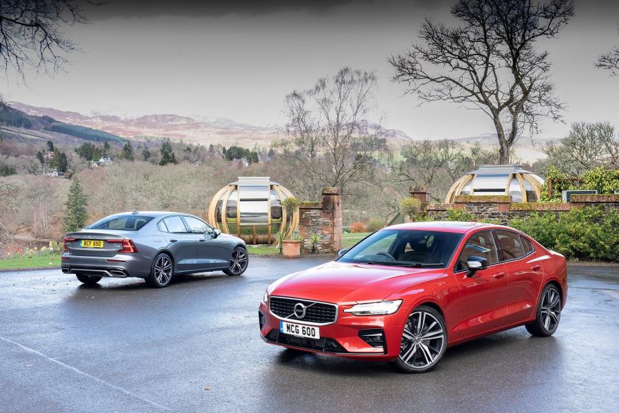  Volvo S60 T5 R-Design 2019 года  (UK) (фото 24 из 40)